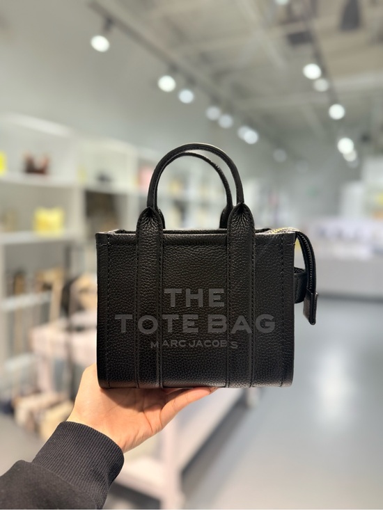 Marc Jacobs Handbags - NWT Marc Jacobs crossbody the tote bag - black